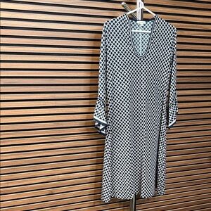 Max Studio Dress with a fun sleeve - simple on-the-go dress - size Medium